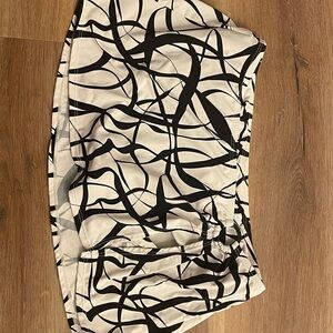 Jantzen Black and White Patterned Skirt